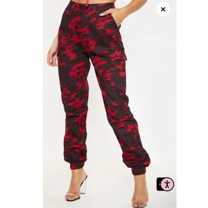 Pretty Little Thing - Burgundy Camo Print Cargo Pants